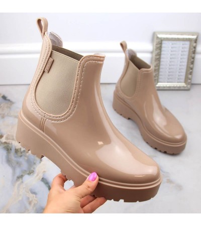 Galoshes lacquered on the Big Star W INT1918B platform, beige