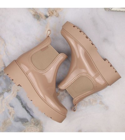 Galoshes lacquered on the Big Star W INT1918B platform, beige