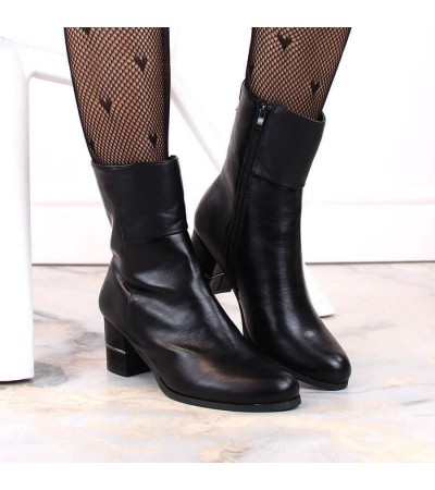 Jezzi W JEZ421 black insulated ankle boots with a decorative heel