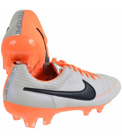 BUTY NIKE TIEMPO LEGEND V FG roz 41 /631518 008