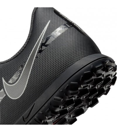Buty piłkarskie Nike Phantom GT2 Club TF Junior DC0827 001